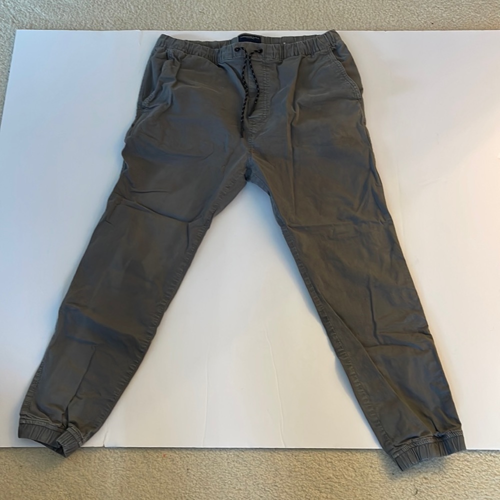 American Eagle Gray Khaki Joggers Size M